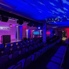 Hybrid event in auditorium, lighting, sound, LED wall