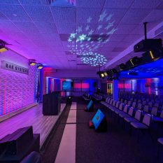 Hybrid event in auditorium, lighting, sound, LED wall